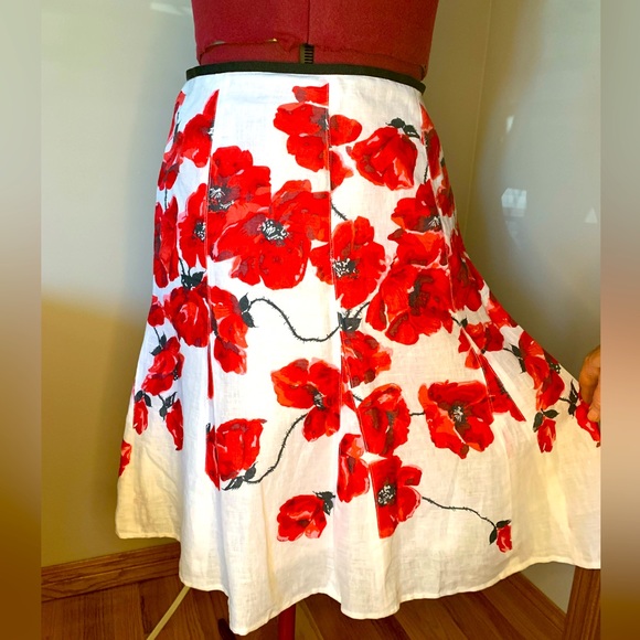 SPANNER Dresses & Skirts - White Linen skirt w/Red poppy flowers with Black trim beautiful for any occasion